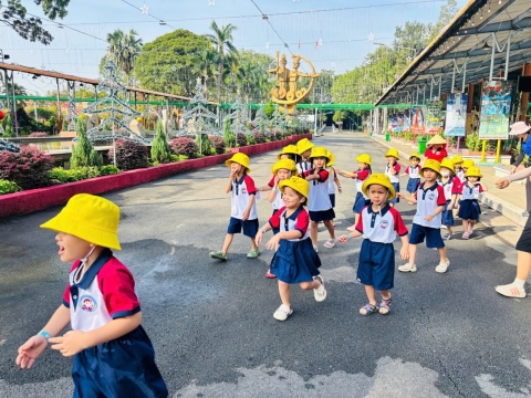 Mầm non bé XuKa tham gia ngoại khóa